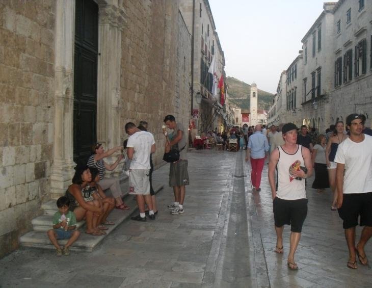 Stari grad, Stradun